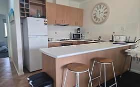 Waterfront Hideaway With Pool, Spa & Bbq Area Jetty Available